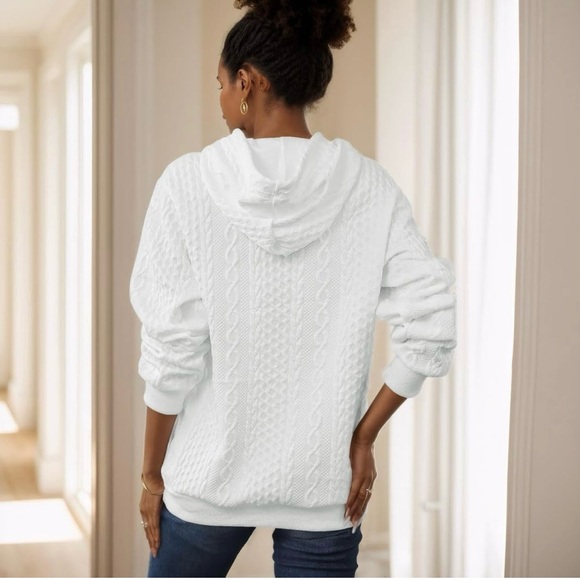 Women’s white pullover hoodie BNWT - Picture 2 of 5